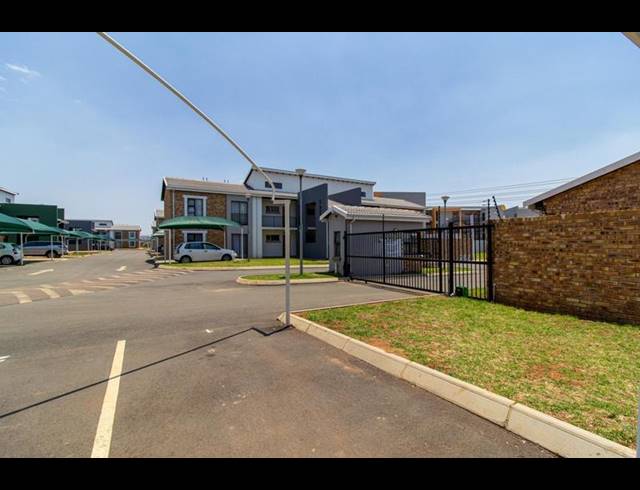 2 BEDROOM APARTMENT FOR SALE IN PROTEA GLEN